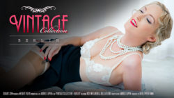 Vintage Collection Berlin – Bella Blonde Nick