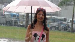 Horny Filipina babe agrees to sex with foreign tourist in the rain