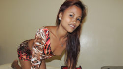 Darkish-skinned Filipina attractiveness picked up on a seashore and fucked on cam